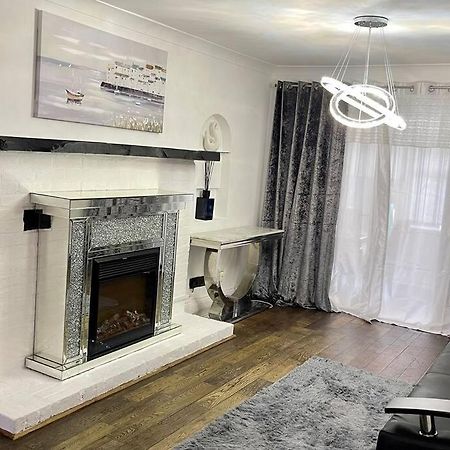 Spacious 4 Bedroom House ビラリキー エクステリア 写真