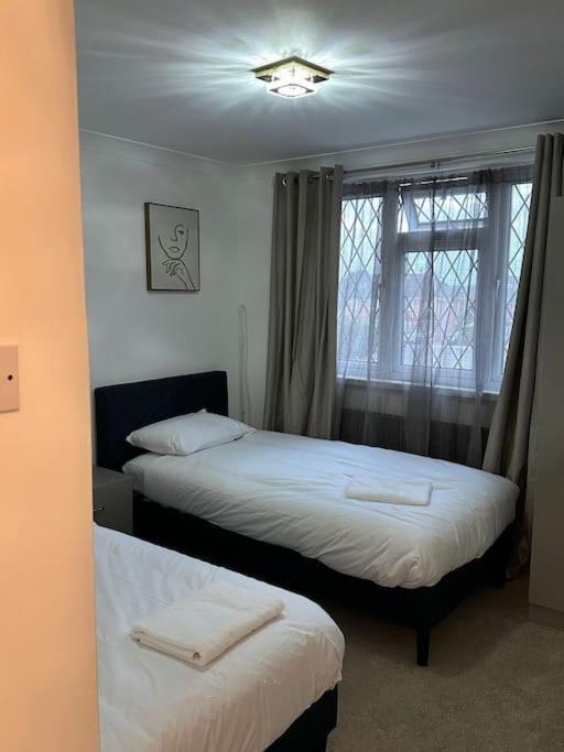 Spacious 4 Bedroom House ビラリキー エクステリア 写真