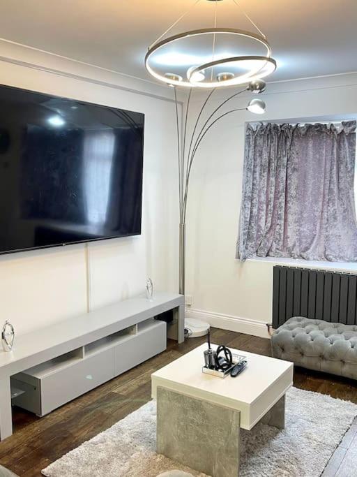Spacious 4 Bedroom House ビラリキー エクステリア 写真