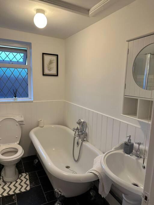 Spacious 4 Bedroom House ビラリキー エクステリア 写真