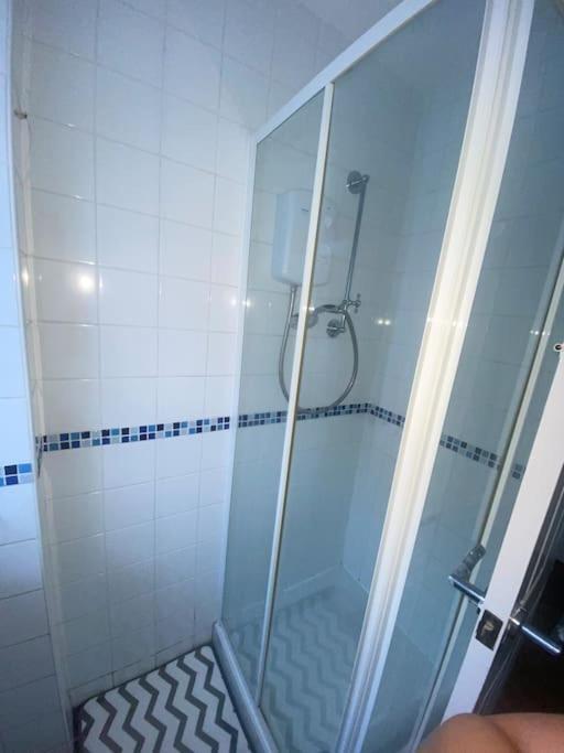 Spacious 4 Bedroom House ビラリキー エクステリア 写真
