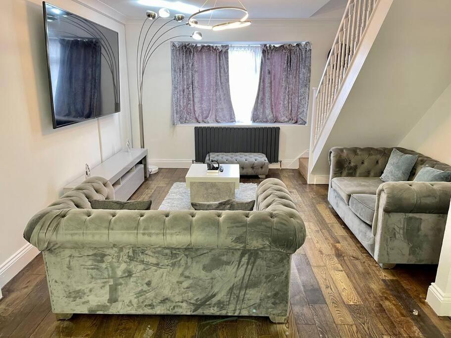 Spacious 4 Bedroom House ビラリキー エクステリア 写真